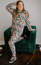 Load image into Gallery viewer, WESTERN ICON PLISSE JOGGERS
