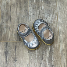 Load image into Gallery viewer, Ruche Mary Jane Shoes - Silver
