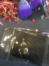 Load image into Gallery viewer, Purpley Earrings
