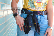 Load image into Gallery viewer, Wimberly Wild Rag
