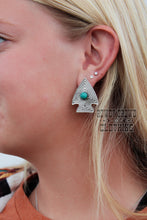 Load image into Gallery viewer, Artesia Arrowhead Studs
