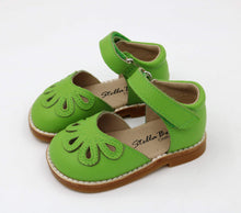 Load image into Gallery viewer, Petal Classic Mary Jane Shoe - Green
