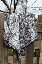 Load image into Gallery viewer, Snow Leopard Wild Rag
