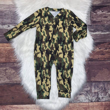 Load image into Gallery viewer, Zip-Up Romper Green Camo
